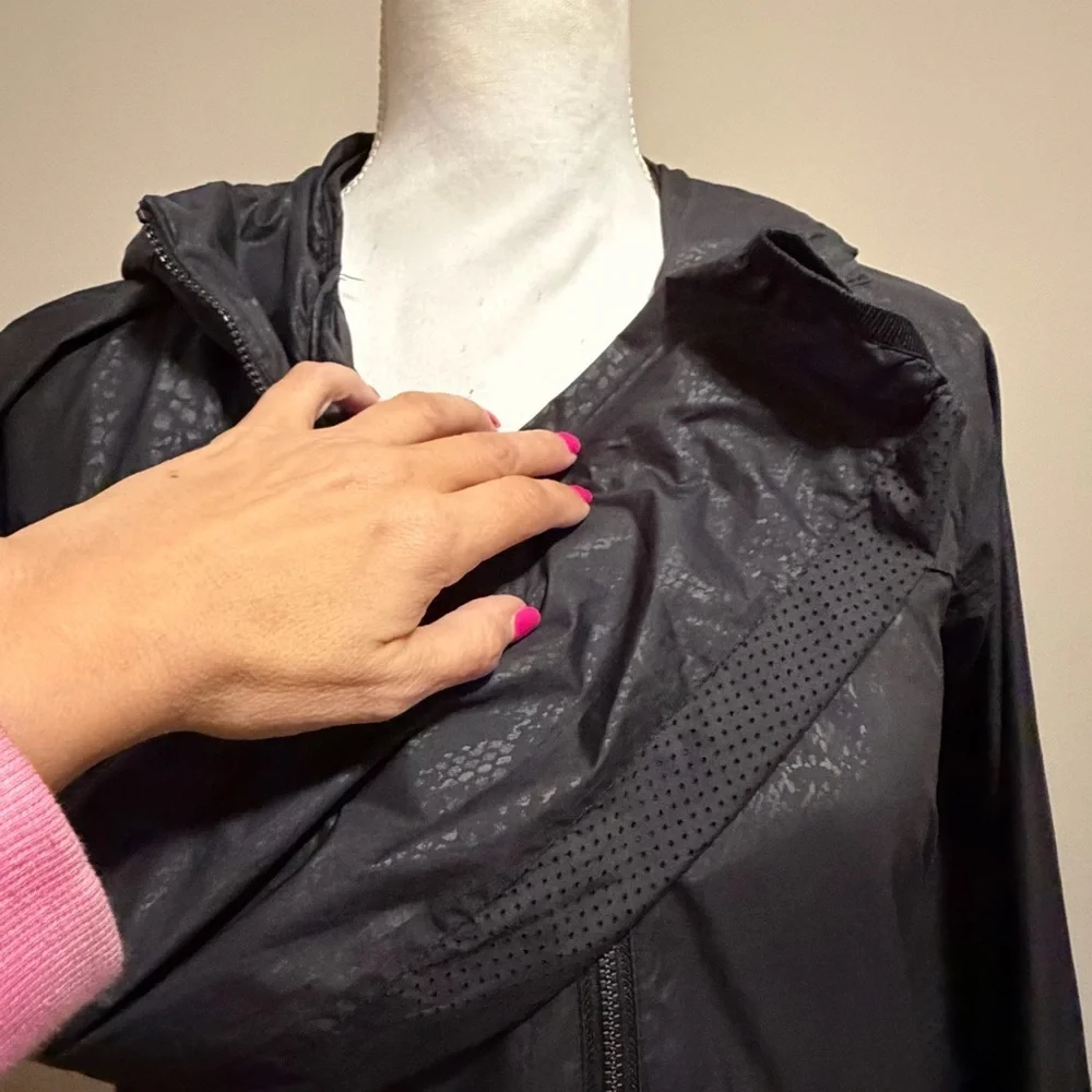 Lululemon Miss Misty women's Desert Snake Embossed Jacket size 4 relaxed fit